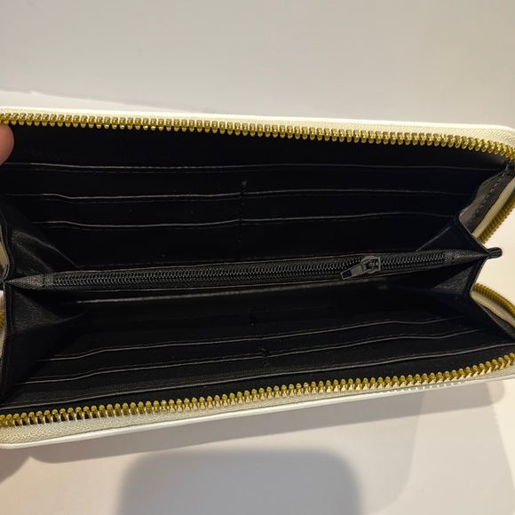 Hello Kitty White Wallet - Picture 7 of 7